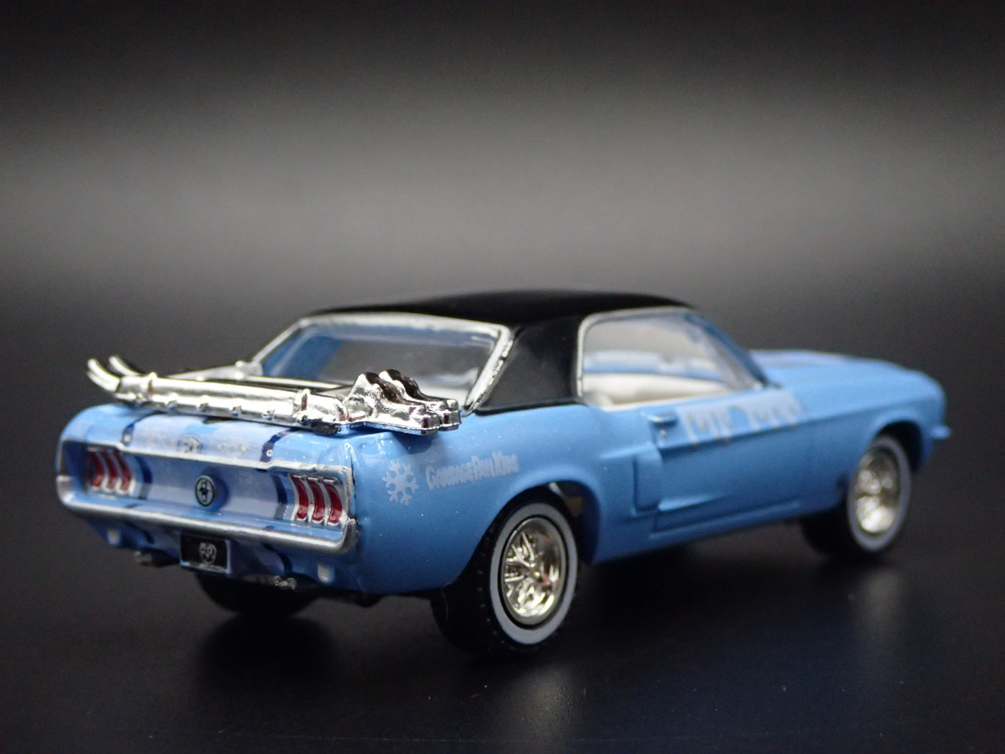 1967 67 FORD MUSTANG COUPE GPK 1:64 SCALE COLLECTIBLE DIORAMA DIECAST MODEL CAR