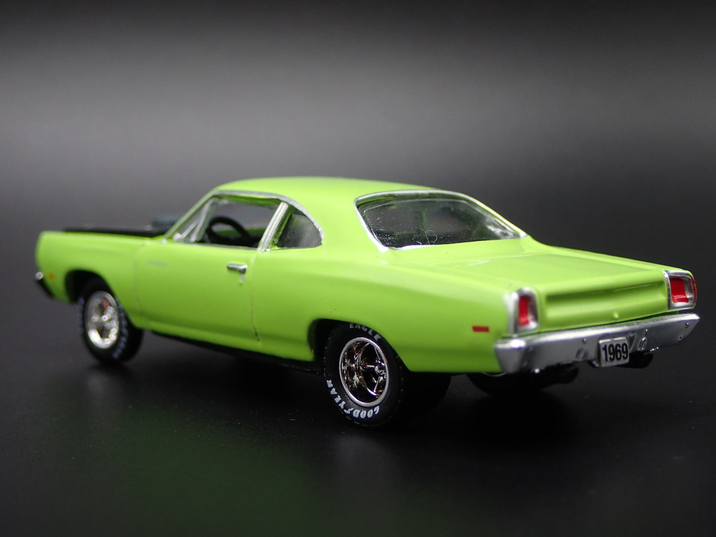 1969 69 PLYMOUTH ROAD RUNNER 440 1:64 SCALE COLLECTIBLE DIECAST MODEL CAR