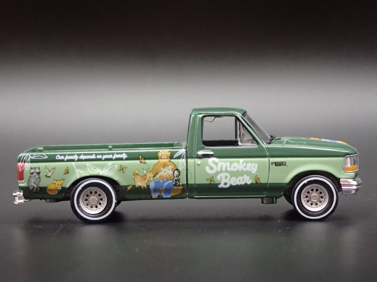 1995 95 FORD F250 PICKUP TRUCK SMOKEY BEAR 1/64 SCALE DIORAMA DIECAST MODEL CAR