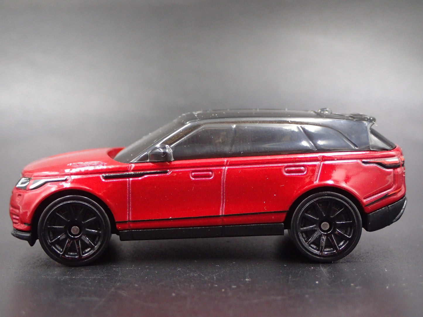 2017-2025 RANGE ROVER VELAR 1/64 SCALE COLLECTIBLE DIORAMA DIECAST MODEL CAR