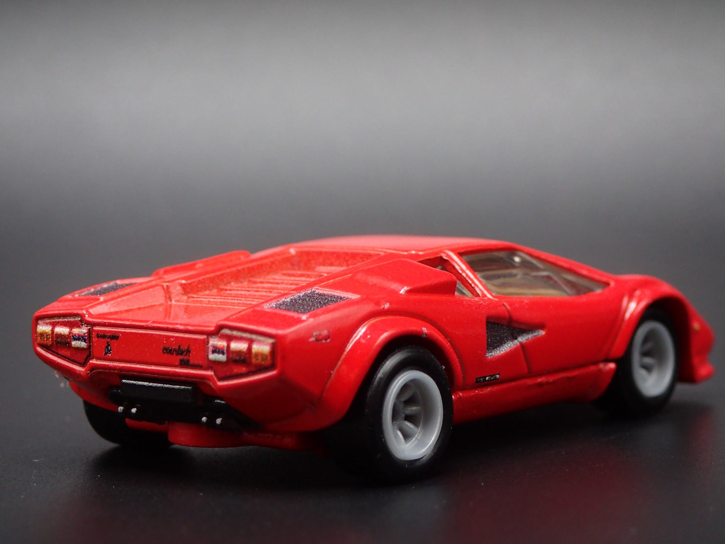 1974-1990 LAMBORGHINI COUNTACH LP 5000 QV 1:64 SCALE DIORAMA DIECAST MODEL CAR