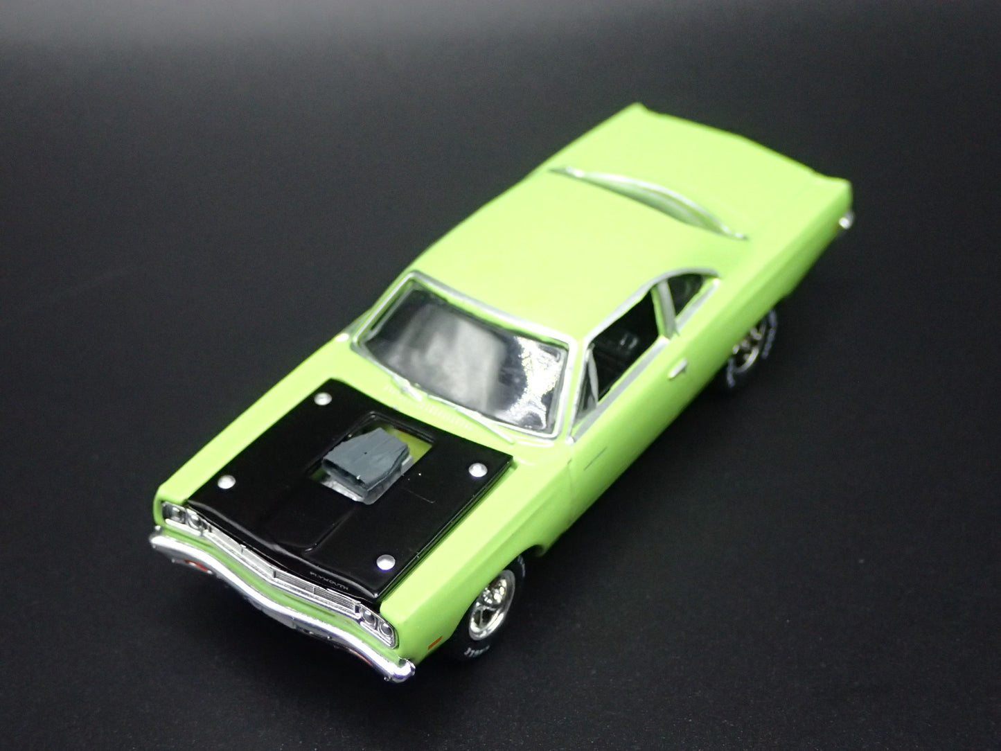 1969 69 PLYMOUTH ROAD RUNNER 440 1:64 SCALE COLLECTIBLE DIECAST MODEL CAR