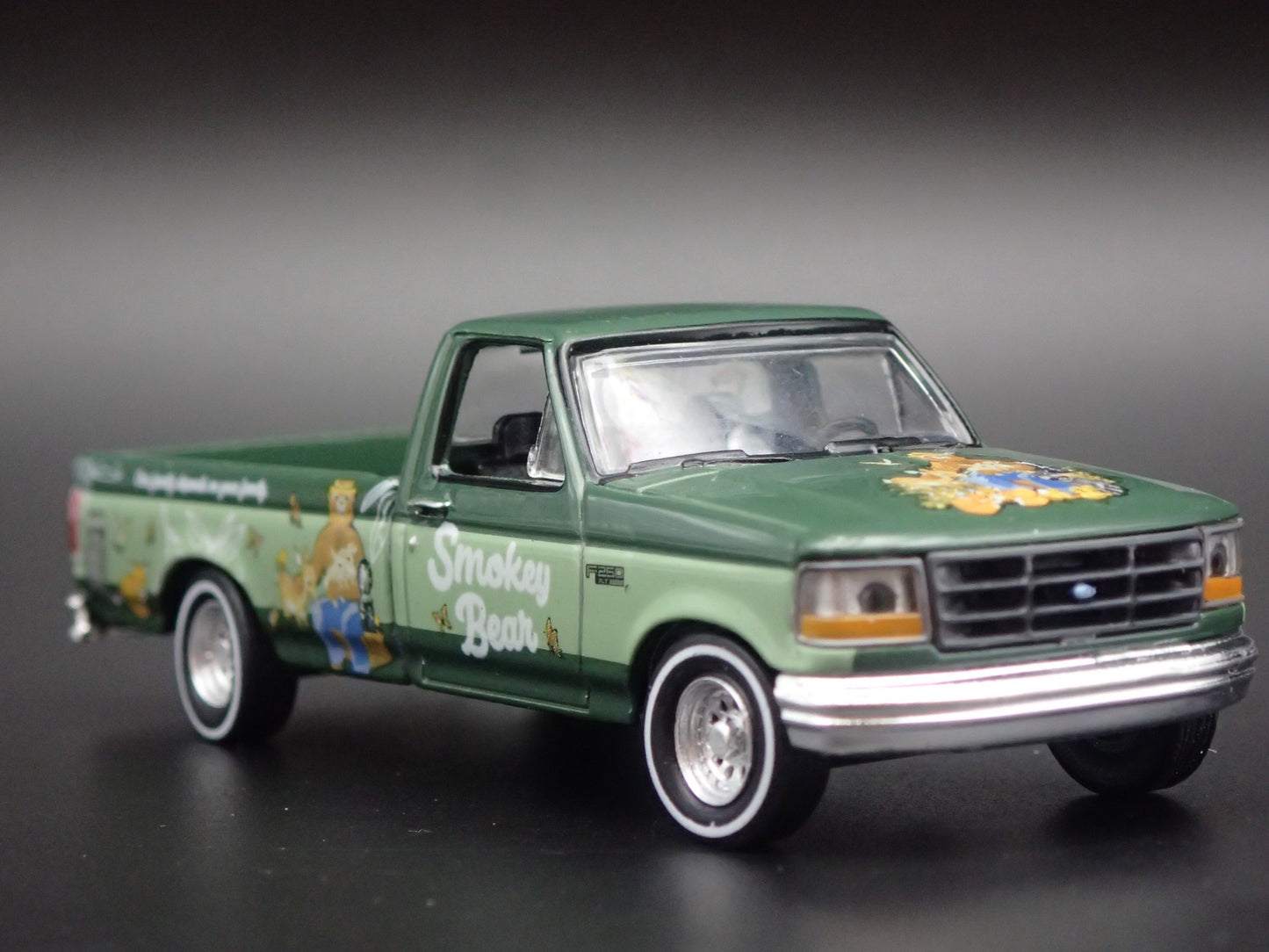 1995 95 FORD F250 PICKUP TRUCK SMOKEY BEAR 1/64 SCALE DIORAMA DIECAST MODEL CAR