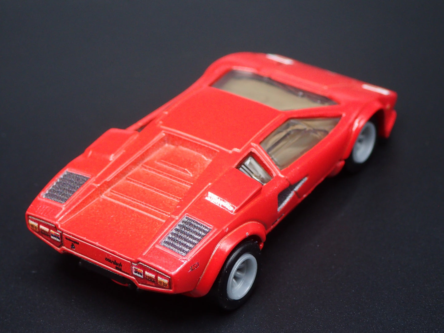 1974-1990 LAMBORGHINI COUNTACH LP 5000 QV 1:64 SCALE DIORAMA DIECAST MODEL CAR