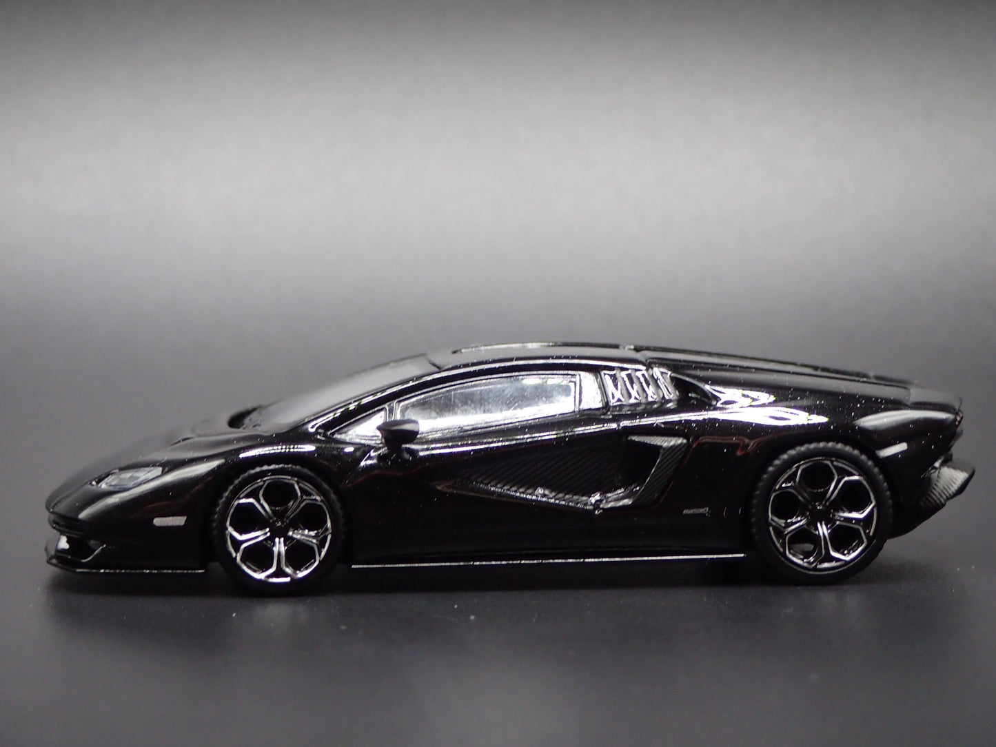 2021 21 LAMBORGHINI COUNTACH LPI 800-4 1:64 SCALE COLLECTIBLE DIECAST MODEL CAR