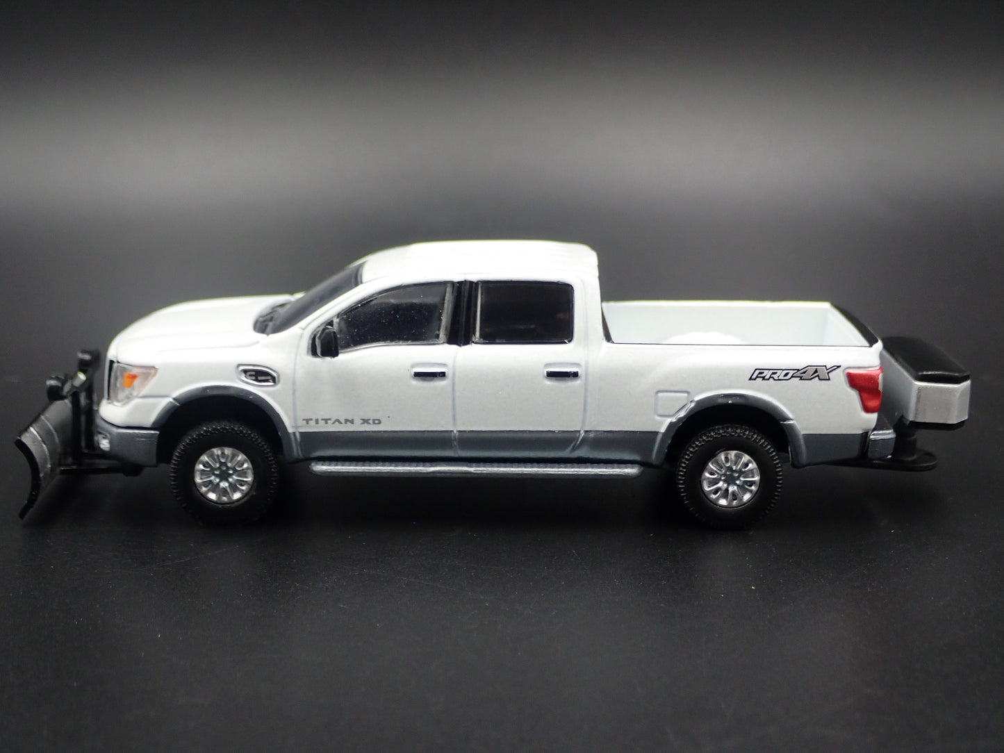 2016-2024 NISSAN TITAN XD PRO-4X TRUCK W/ SNOWPLOW 1:64 SCALE DIECAST MODEL CAR