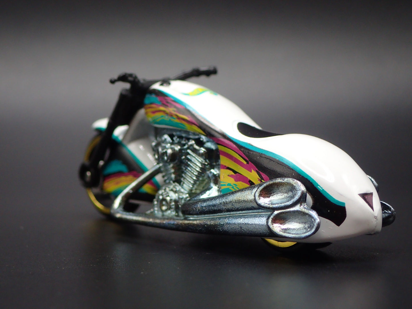 SCORCHIN SCOOTER MOTORCYCLE MERVYNS CA 1:64 HW SCALE DIORAMA DIECAST MODEL CAR