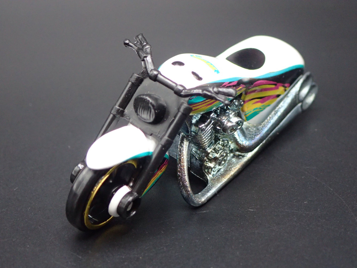 SCORCHIN SCOOTER MOTORCYCLE MERVYNS CA 1:64 HW SCALE DIORAMA DIECAST MODEL CAR