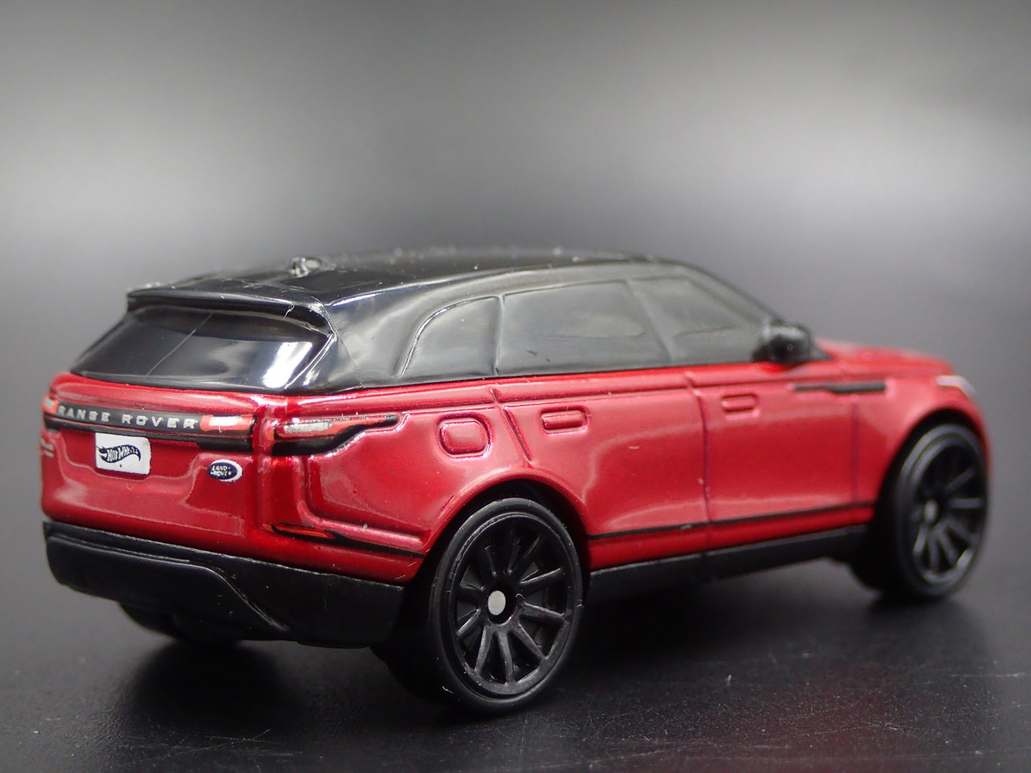 2017-2025 RANGE ROVER VELAR 1/64 SCALE COLLECTIBLE DIORAMA DIECAST MODEL CAR