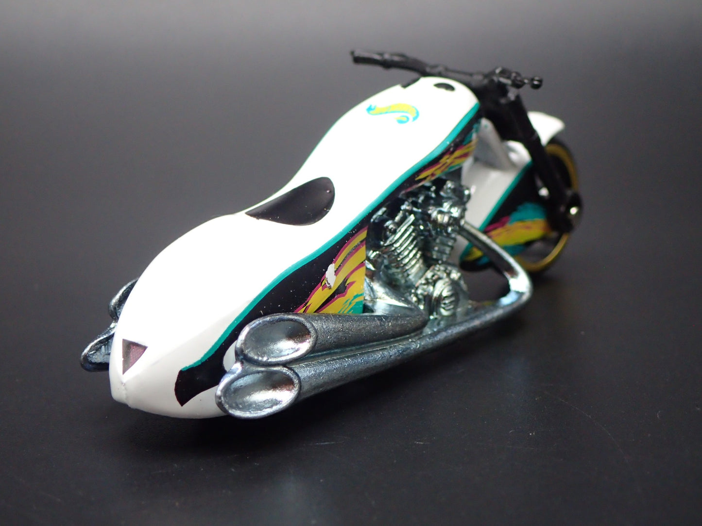 SCORCHIN SCOOTER MOTORCYCLE MERVYNS CA 1:64 HW SCALE DIORAMA DIECAST MODEL CAR