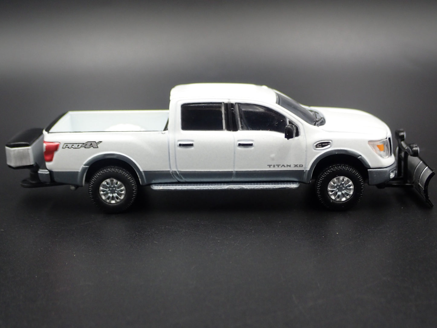 2016-2024 NISSAN TITAN XD PRO-4X TRUCK W/ SNOWPLOW 1:64 SCALE DIECAST MODEL CAR