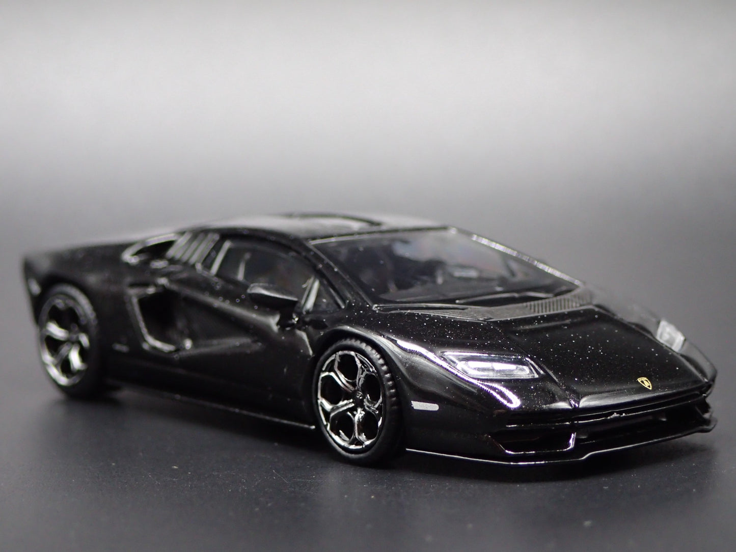 2021 21 LAMBORGHINI COUNTACH LPI 800-4 1:64 SCALE COLLECTIBLE DIECAST MODEL CAR