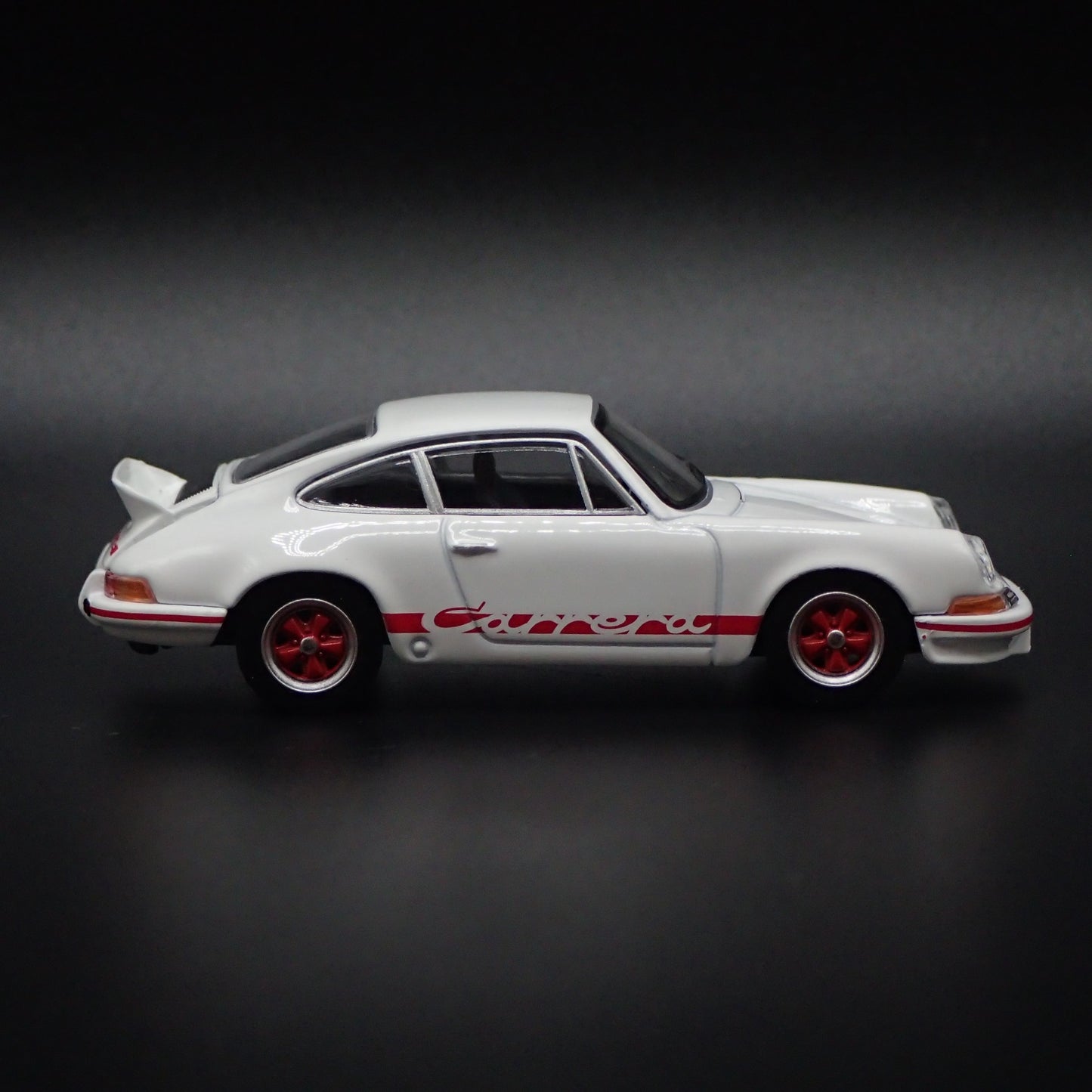 1973-1977 PORSCHE 911 CARRERA RS 2.7 1:64 SCALE COLLECTIBLE DIECAST MODEL CAR