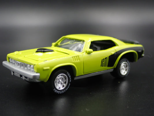 1971 71 PLYMOUTH HEMI CUDA GREEN 1:64 SCALE COLLECTIBLE DIORAMA DIECAST MODEL CAR