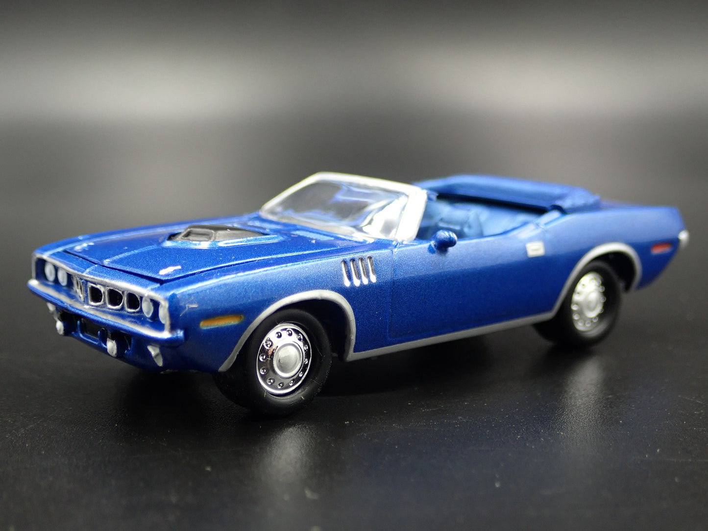 1971 PLYMOUTH HEMI CUDA CONVERTIBLE BRADY BUNCH 1/64 SCALE DIECAST MODEL CAR