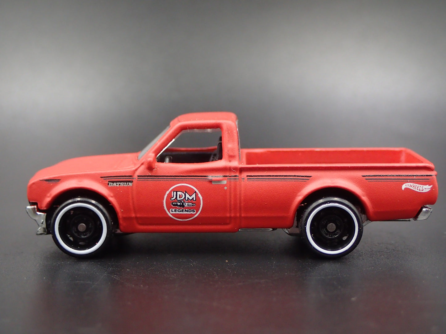 1973-1979 DATSUN 620 PICKUP TRUCK JDM RED 1:64 SCALE DIORAMA DIECAST MODEL CAR