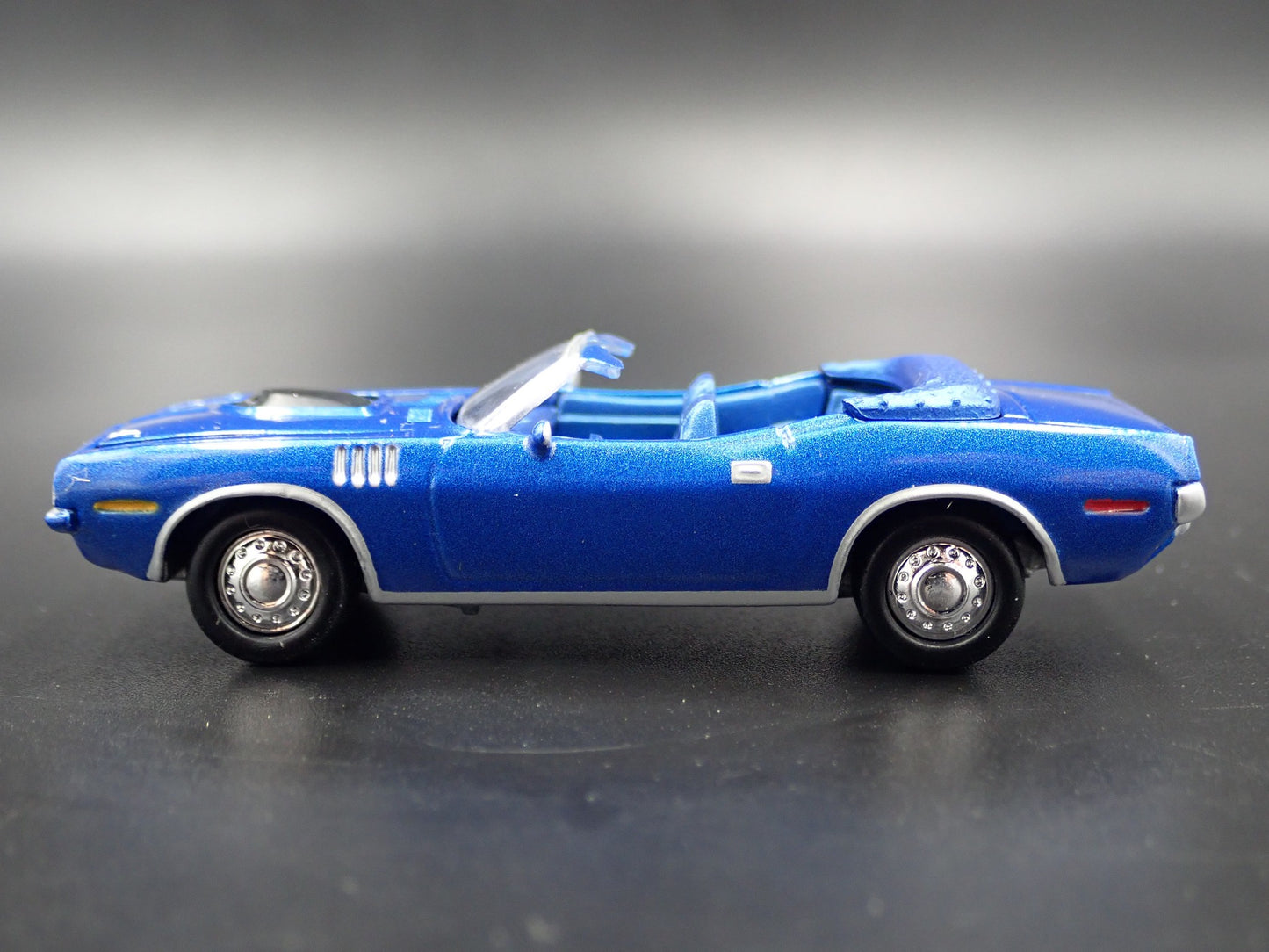 1971 PLYMOUTH HEMI CUDA CONVERTIBLE BRADY BUNCH 1/64 SCALE DIECAST MODEL CAR
