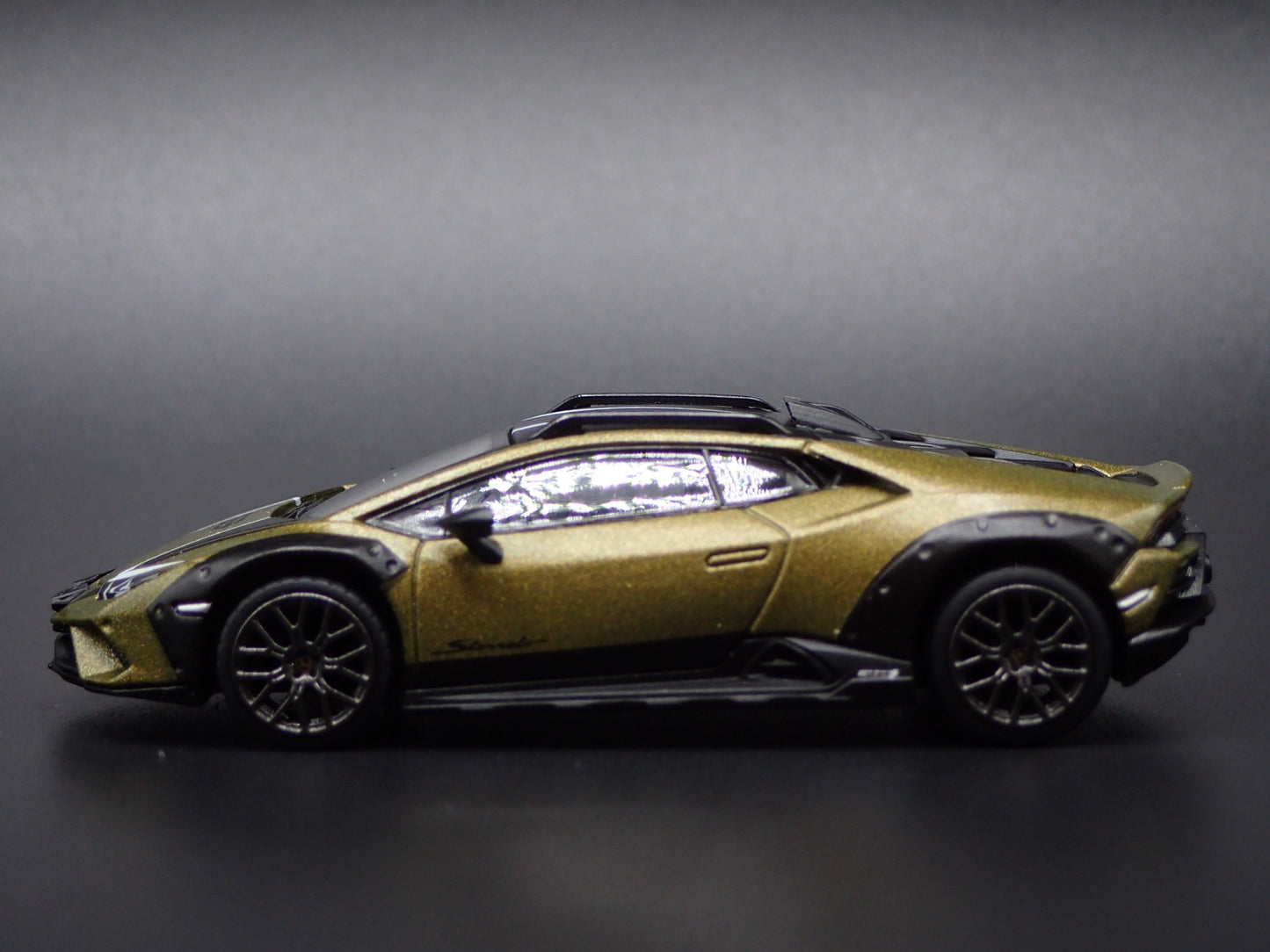2023-2024 LAMBORGHINI HURACAN STERRATO SUPER CAR 1:64 SCALE DIECAST MODEL CAR