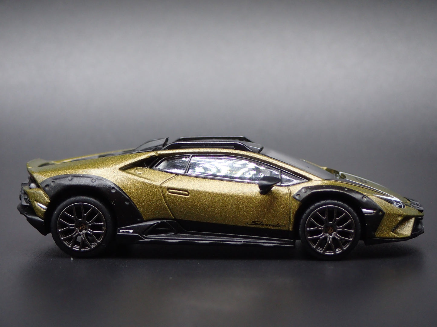 2023-2024 LAMBORGHINI HURACAN STERRATO SUPER CAR 1:64 SCALE DIECAST MODEL CAR
