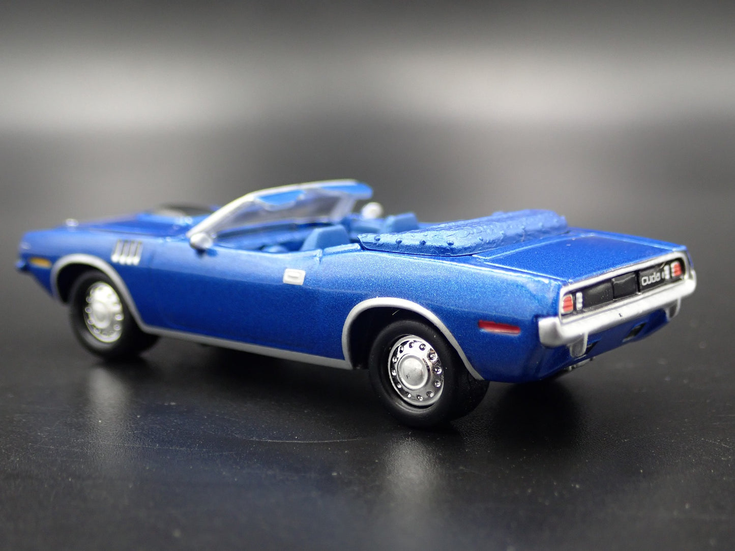 1971 PLYMOUTH HEMI CUDA CONVERTIBLE BRADY BUNCH 1/64 SCALE DIECAST MODEL CAR