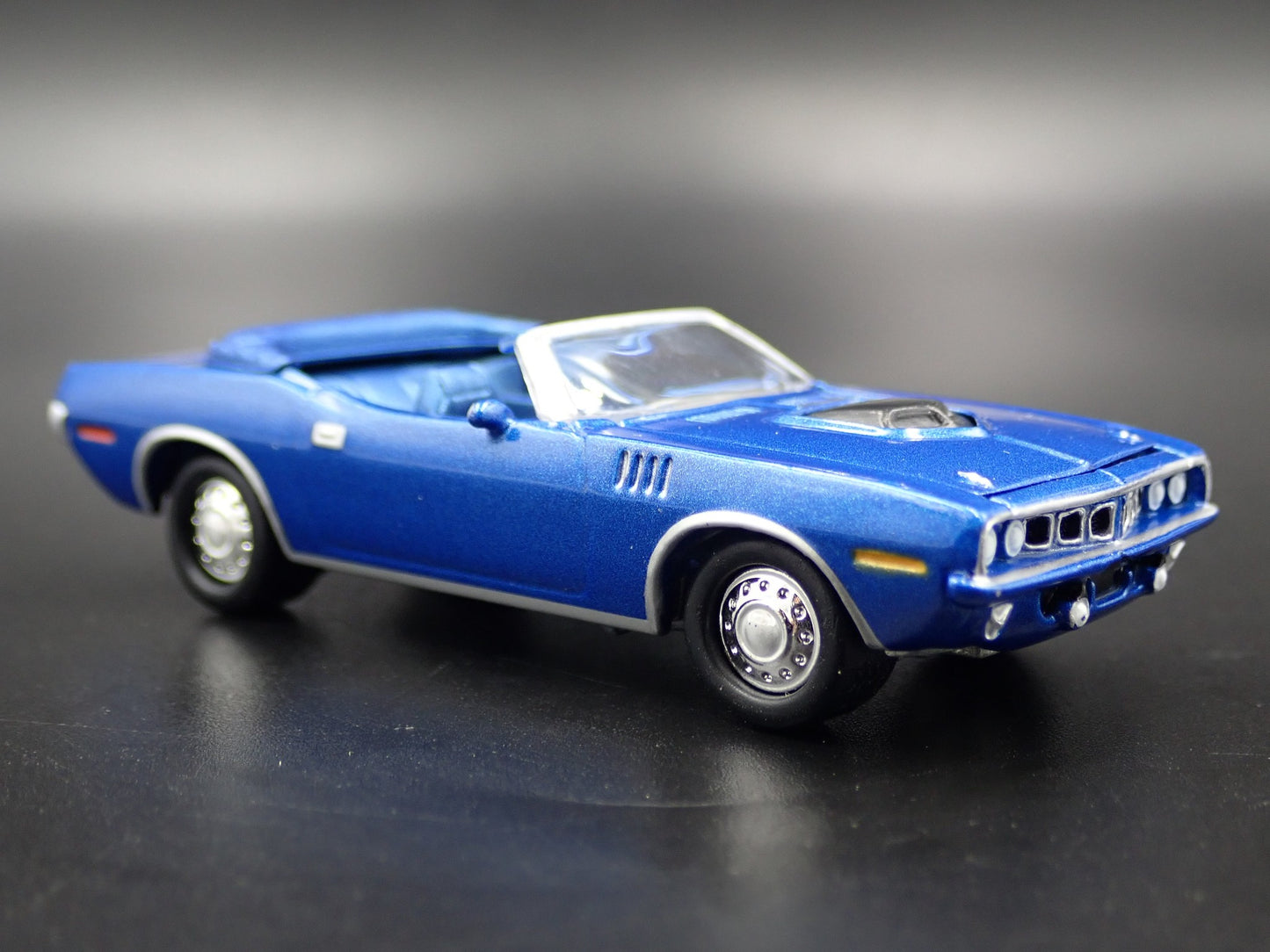 1971 PLYMOUTH HEMI CUDA CONVERTIBLE BRADY BUNCH 1/64 SCALE DIECAST MODEL CAR