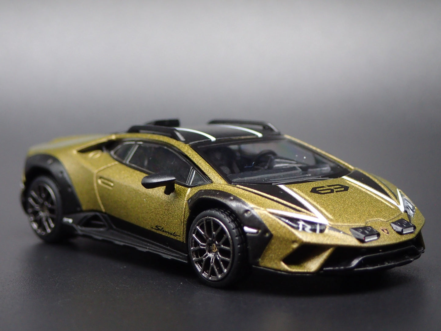 2023-2024 LAMBORGHINI HURACAN STERRATO SUPER CAR 1:64 SCALE DIECAST MODEL CAR