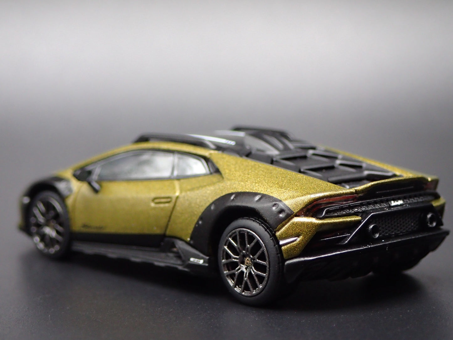 2023-2024 LAMBORGHINI HURACAN STERRATO SUPER CAR 1:64 SCALE DIECAST MODEL CAR