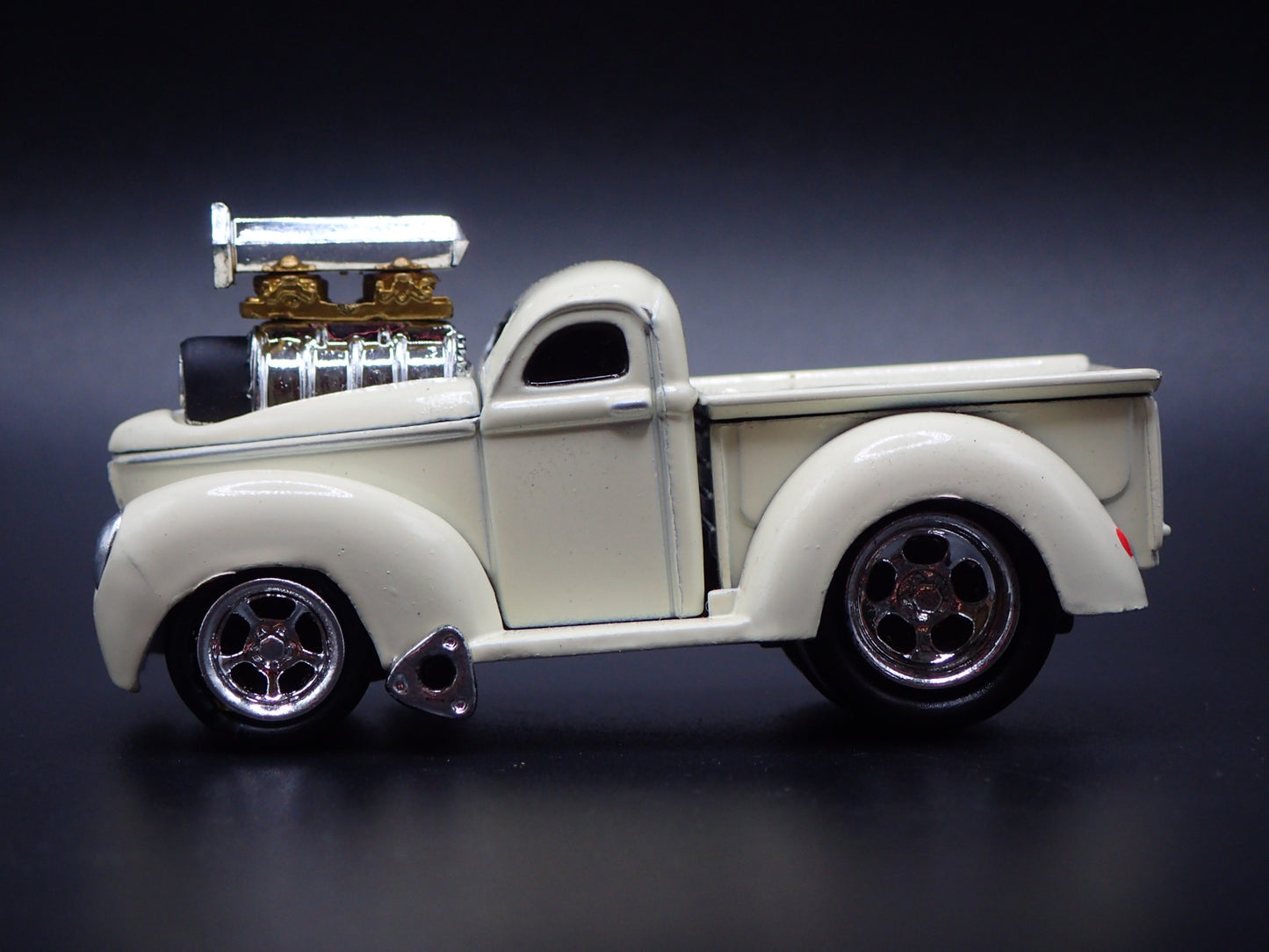 1940 40 WILLYS GASSER PICKUP w BLOWER WHITE 1:64 SCALE DIORAMA DIECAST MODEL CAR