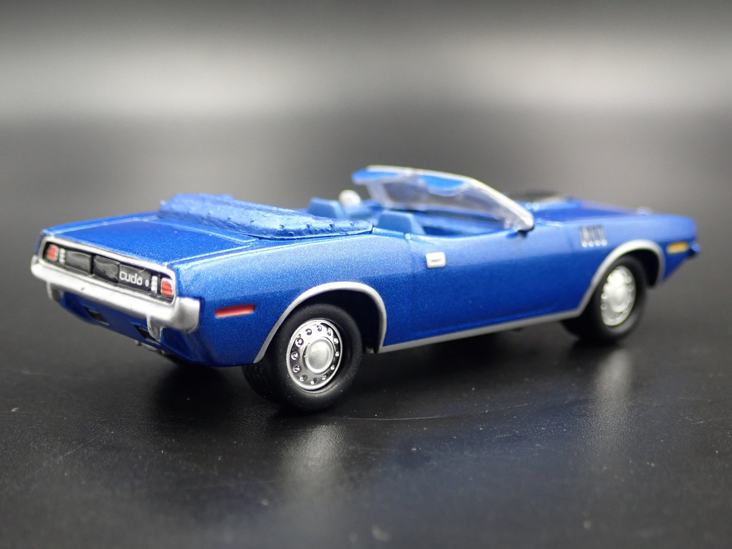 1971 PLYMOUTH HEMI CUDA CONVERTIBLE BRADY BUNCH 1/64 SCALE DIECAST MODEL CAR