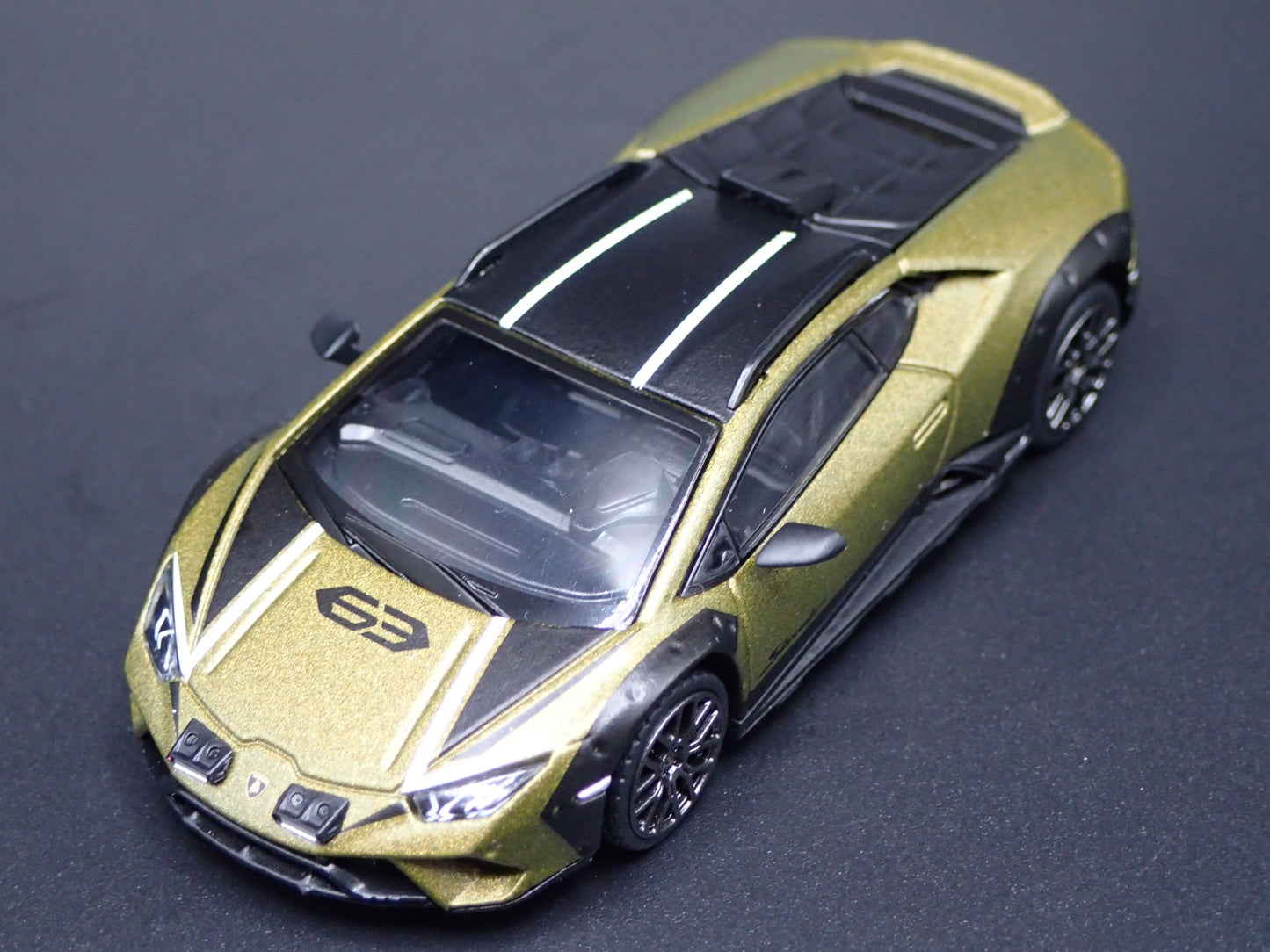 2023-2024 LAMBORGHINI HURACAN STERRATO SUPER CAR 1:64 SCALE DIECAST MODEL CAR