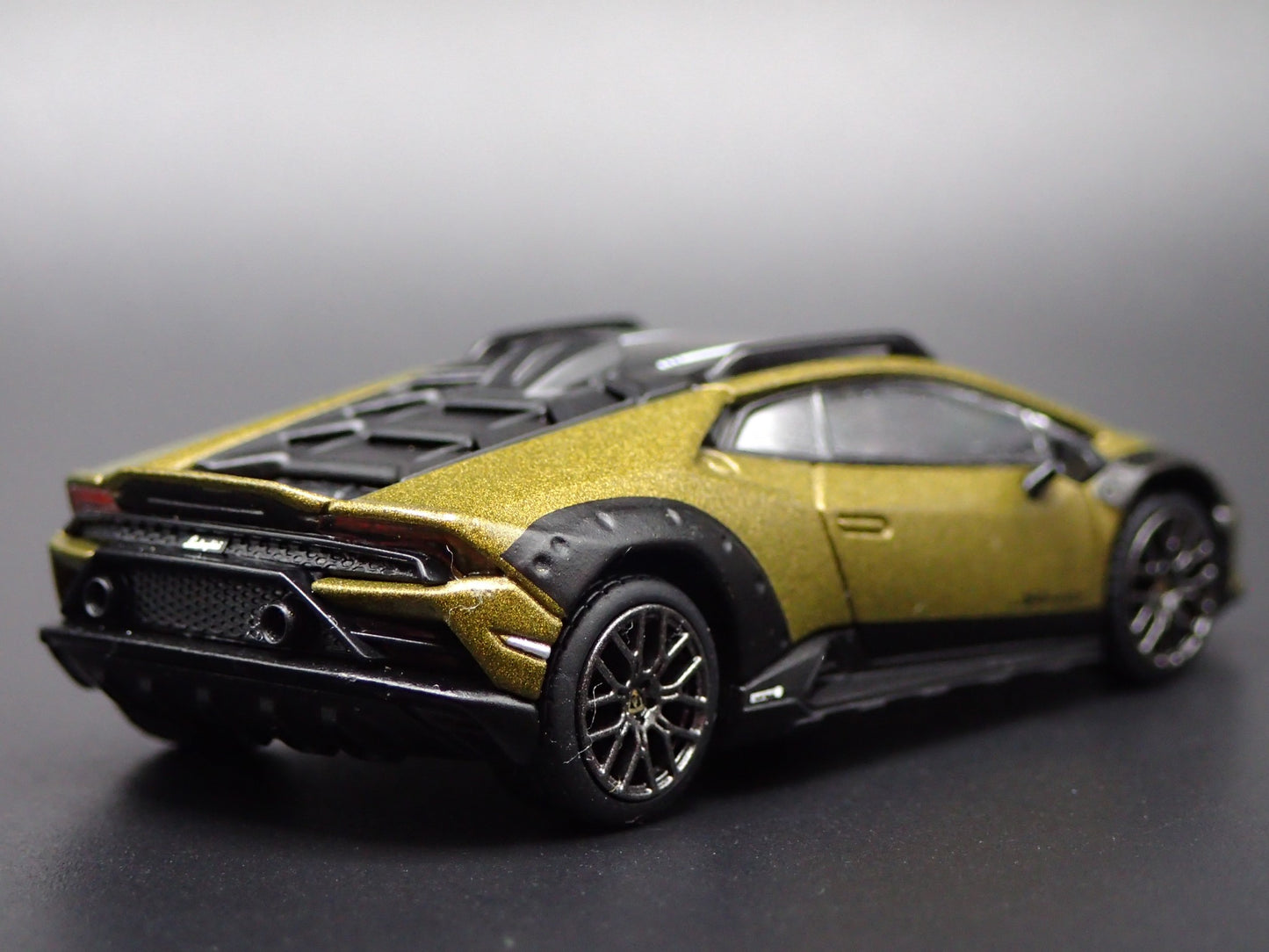 2023-2024 LAMBORGHINI HURACAN STERRATO SUPER CAR 1:64 SCALE DIECAST MODEL CAR