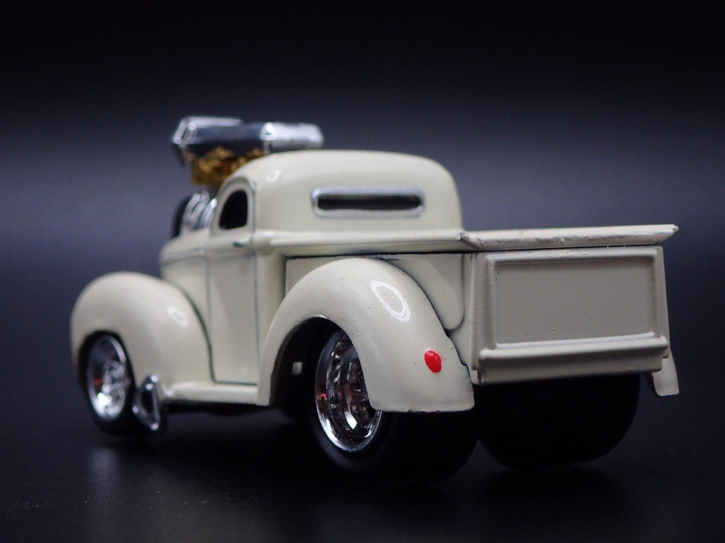 1940 40 WILLYS GASSER PICKUP w BLOWER WHITE 1:64 SCALE DIORAMA DIECAST MODEL CAR