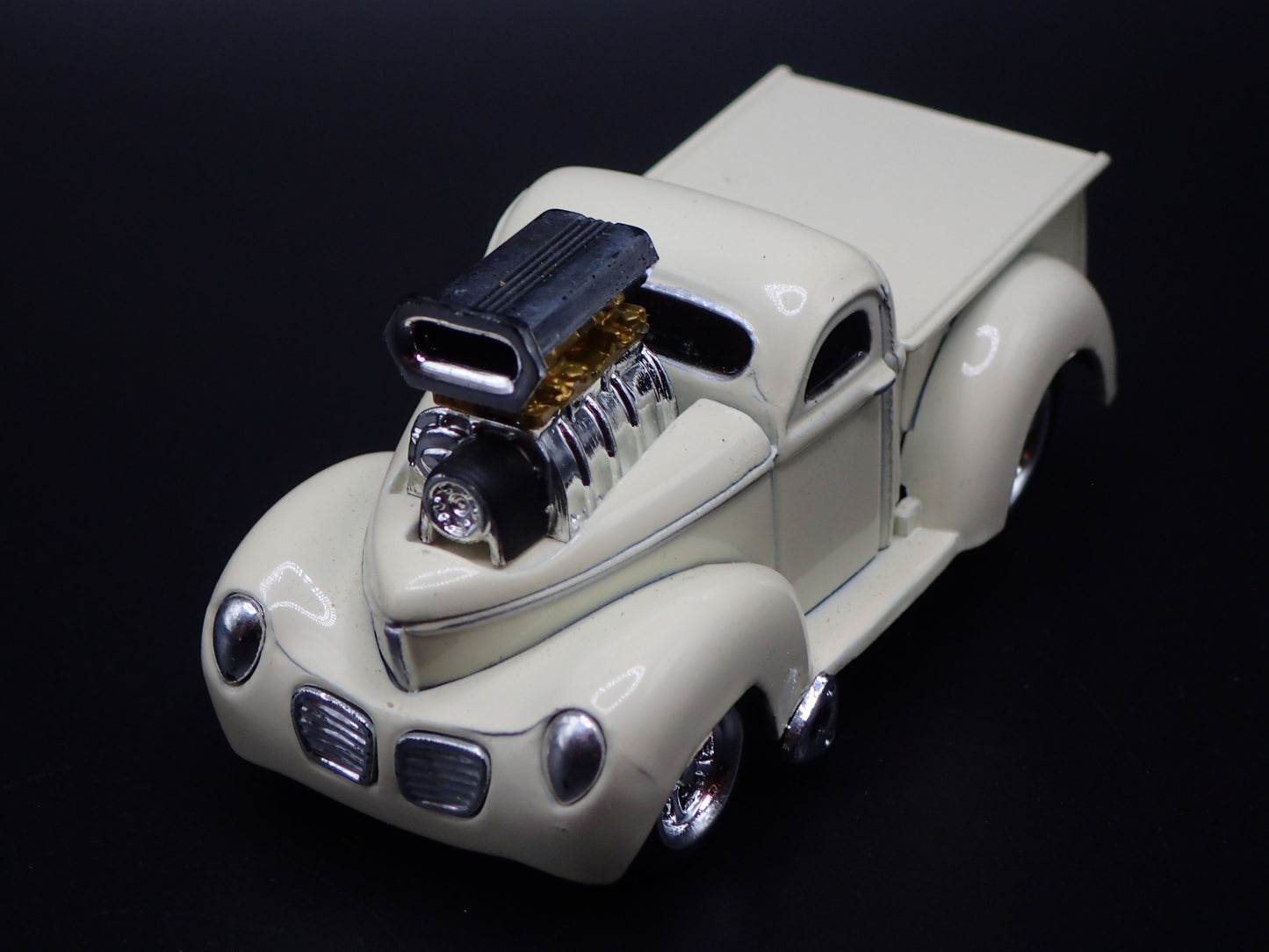 1940 40 WILLYS GASSER PICKUP w BLOWER WHITE 1:64 SCALE DIORAMA DIECAST MODEL CAR