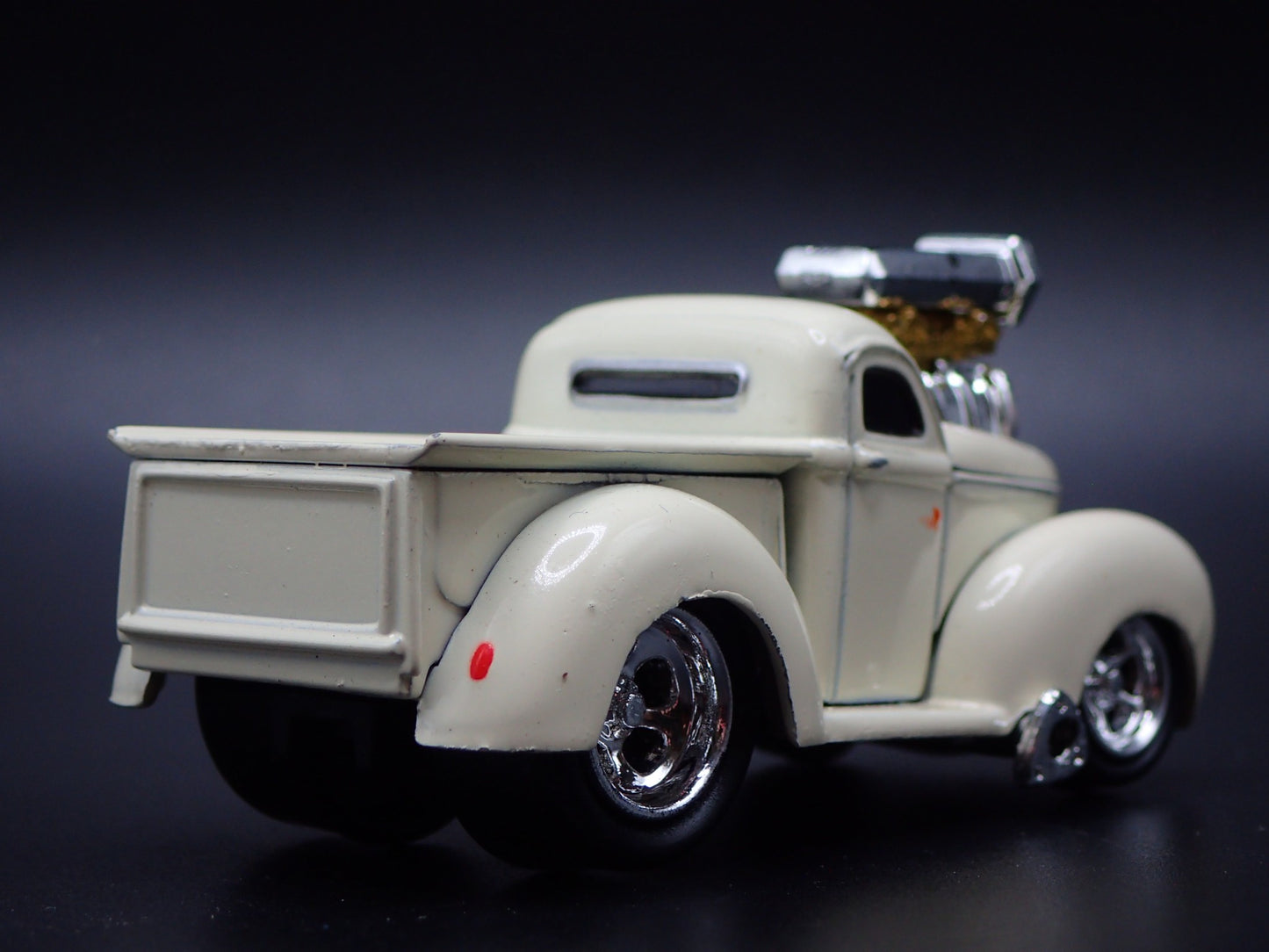 1940 40 WILLYS GASSER PICKUP w BLOWER WHITE 1:64 SCALE DIORAMA DIECAST MODEL CAR