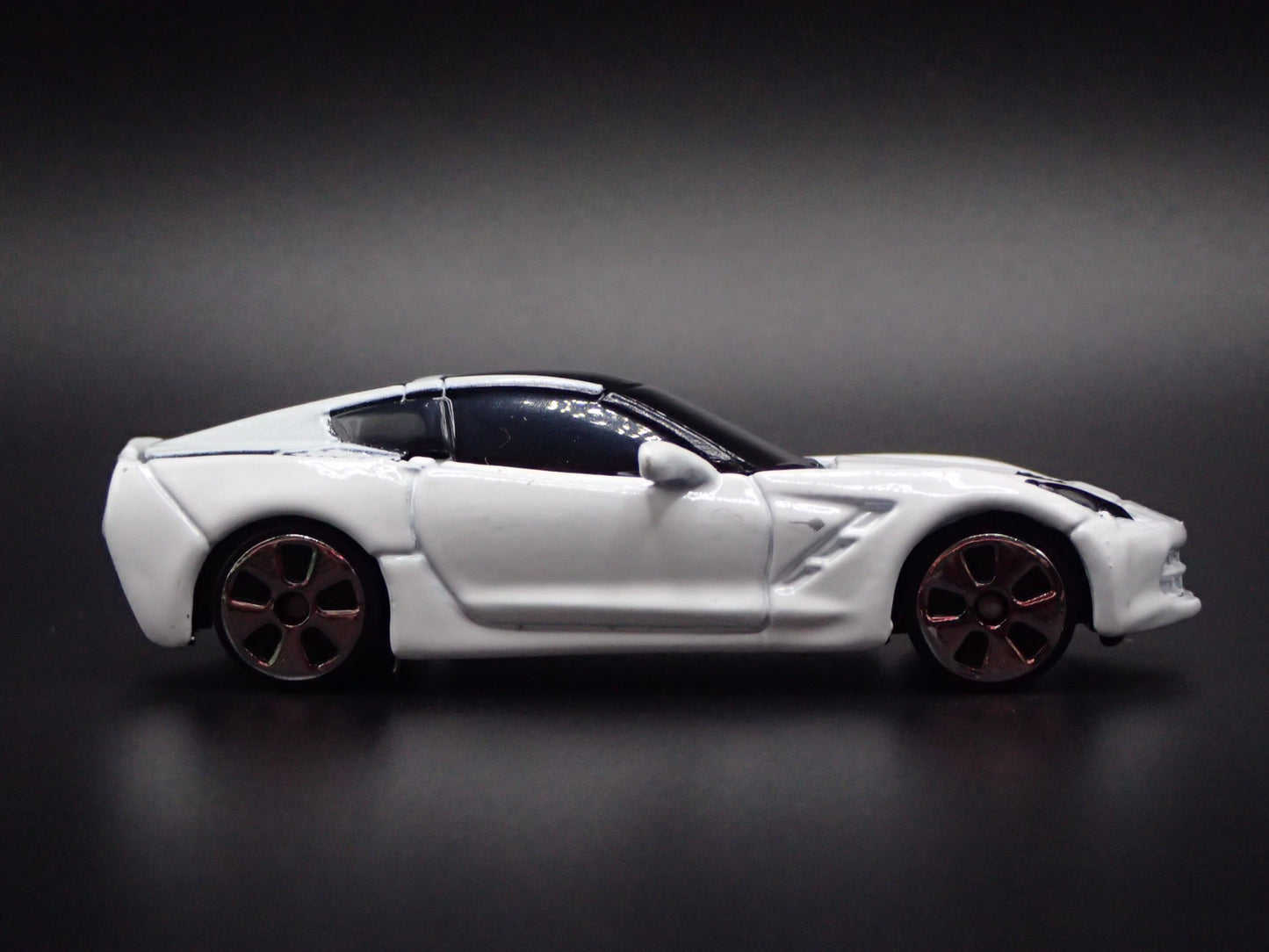 2014-2019 CHEVY CHEVROLET CORVETTE C7 WHITE 1/64 SCALE DIORAMA DIECAST MODEL CAR