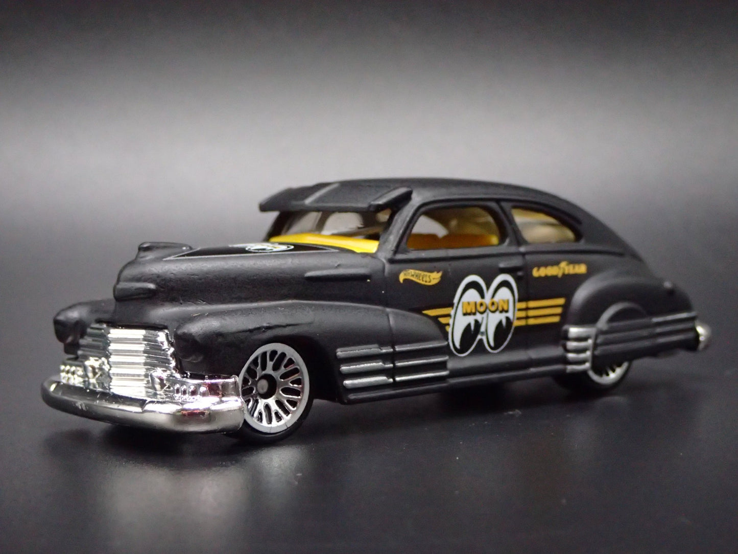 1947 47 CHEVY CHEVROLET FLEETLINE MOONEYES 1:64 SCALE DIORAMA DIECAST MODEL CAR