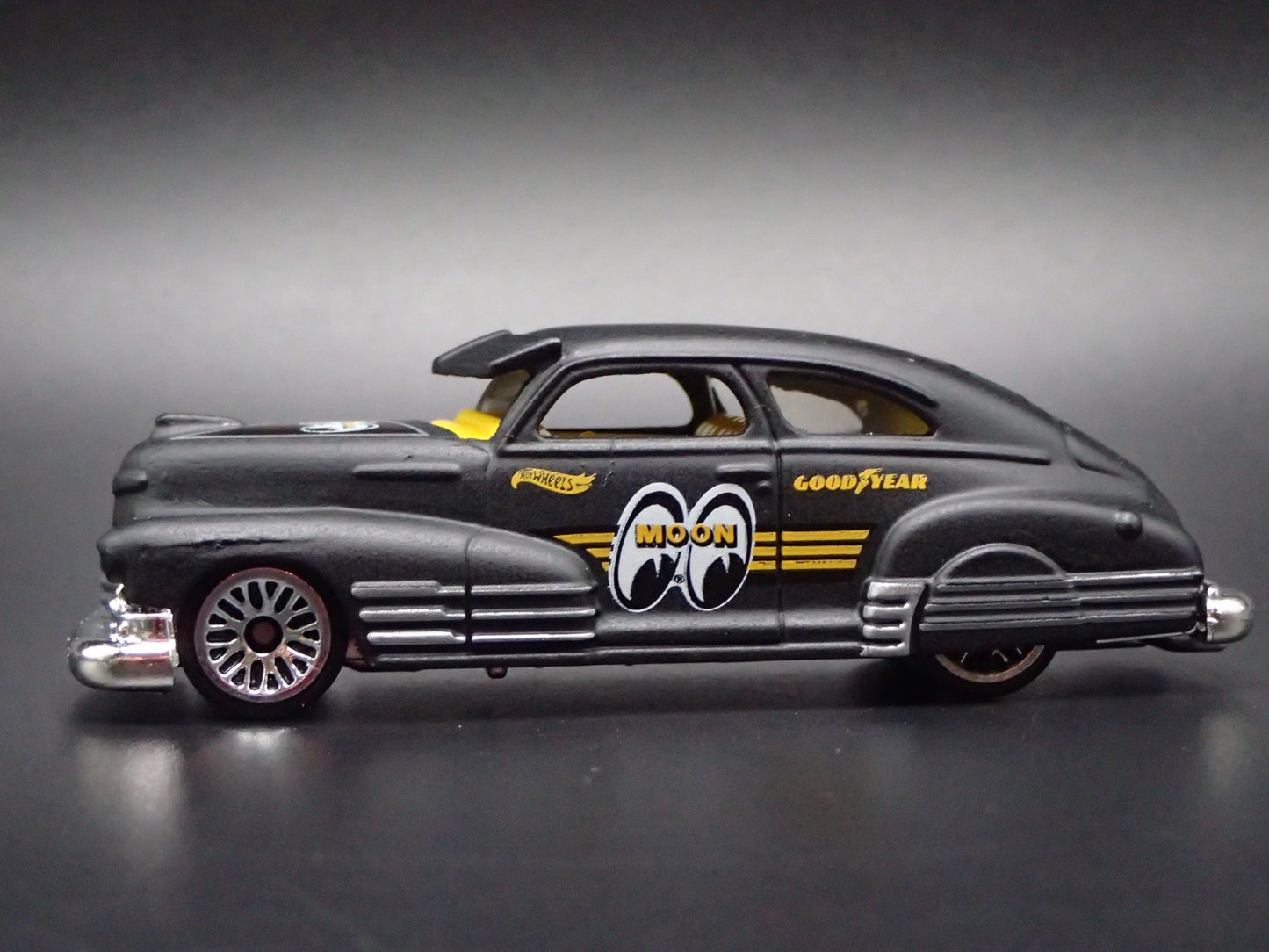 1947 47 CHEVY CHEVROLET FLEETLINE MOONEYES 1:64 SCALE DIORAMA DIECAST MODEL CAR
