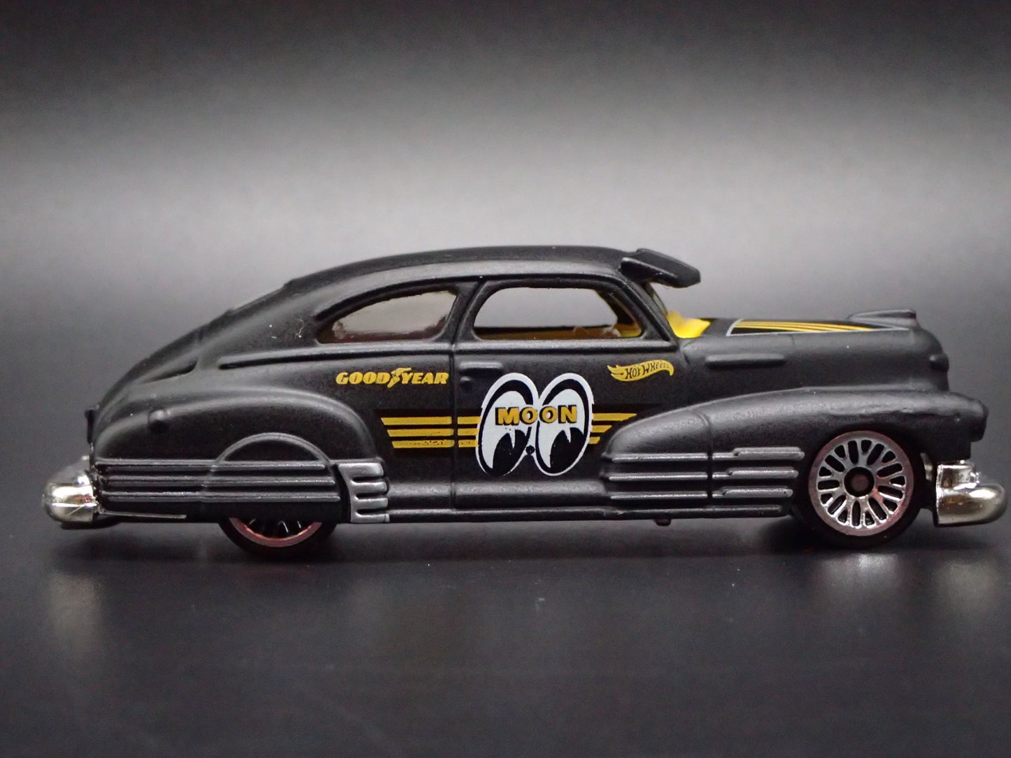1947 47 CHEVY CHEVROLET FLEETLINE MOONEYES 1:64 SCALE DIORAMA DIECAST MODEL CAR