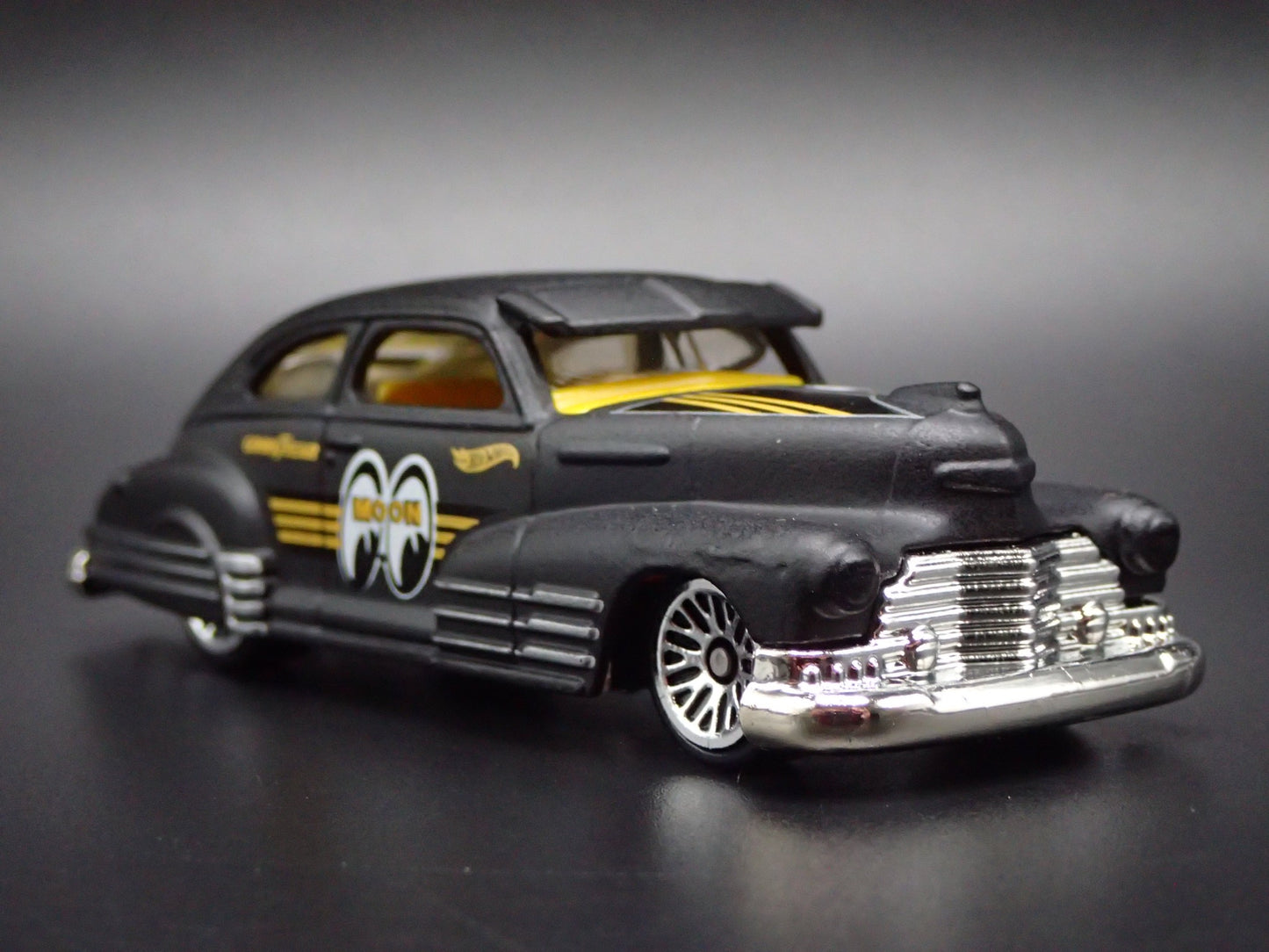 1947 47 CHEVY CHEVROLET FLEETLINE MOONEYES 1:64 SCALE DIORAMA DIECAST MODEL CAR