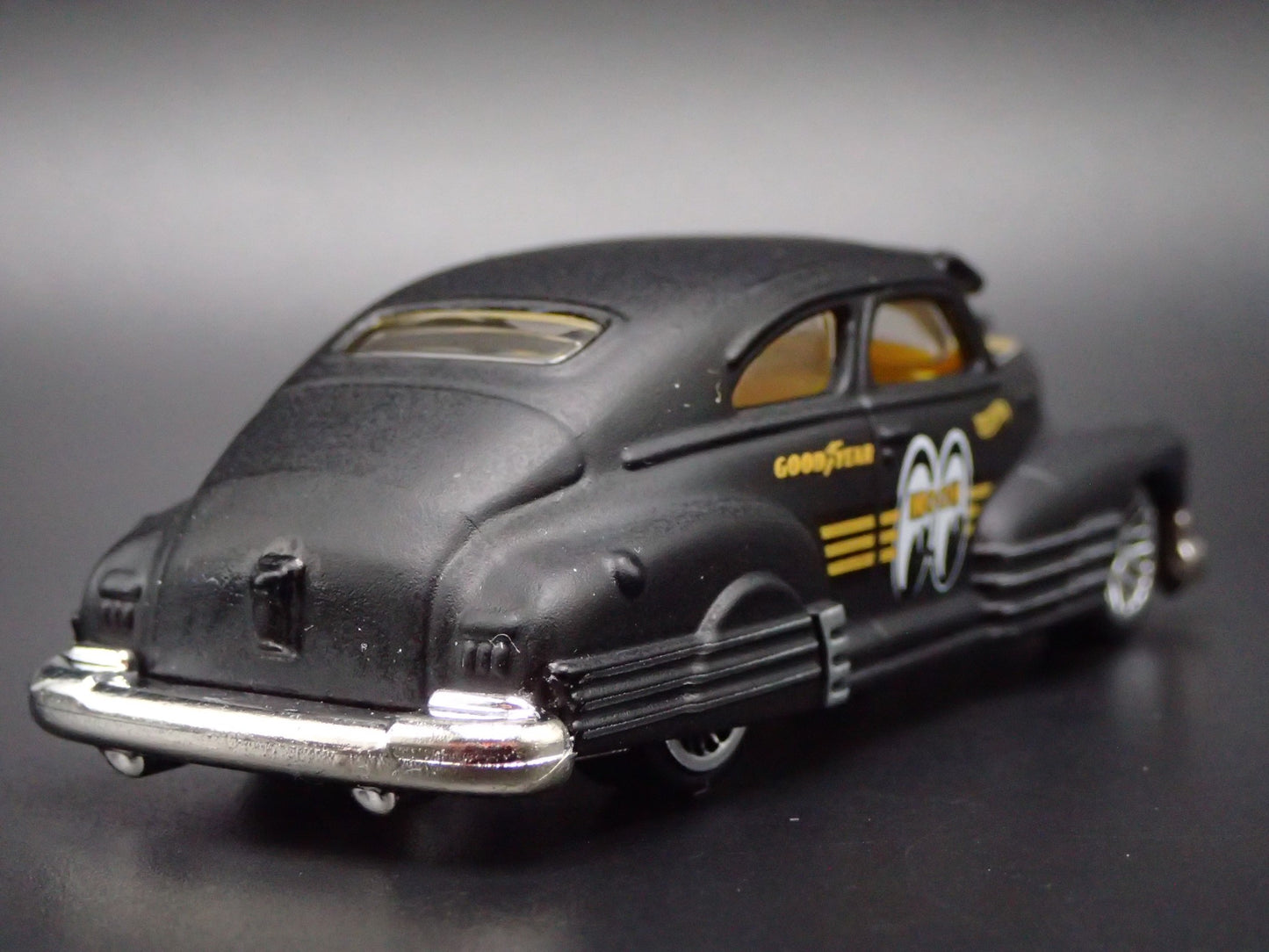 1947 47 CHEVY CHEVROLET FLEETLINE MOONEYES 1:64 SCALE DIORAMA DIECAST MODEL CAR