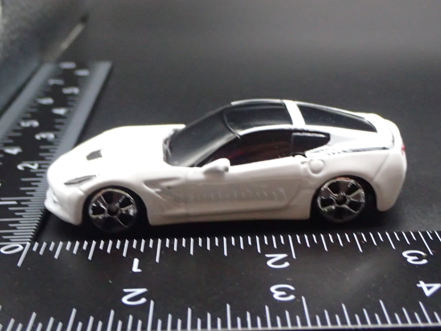 2014-2019 CHEVY CHEVROLET CORVETTE C7 WHITE 1/64 SCALE DIORAMA DIECAST MODEL CAR