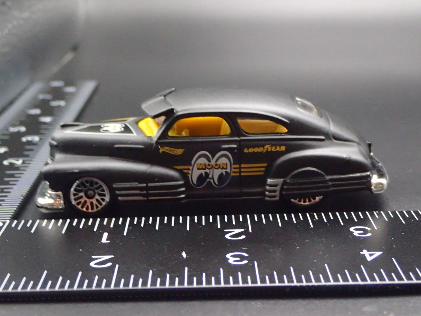 1947 47 CHEVY CHEVROLET FLEETLINE MOONEYES 1:64 SCALE DIORAMA DIECAST MODEL CAR