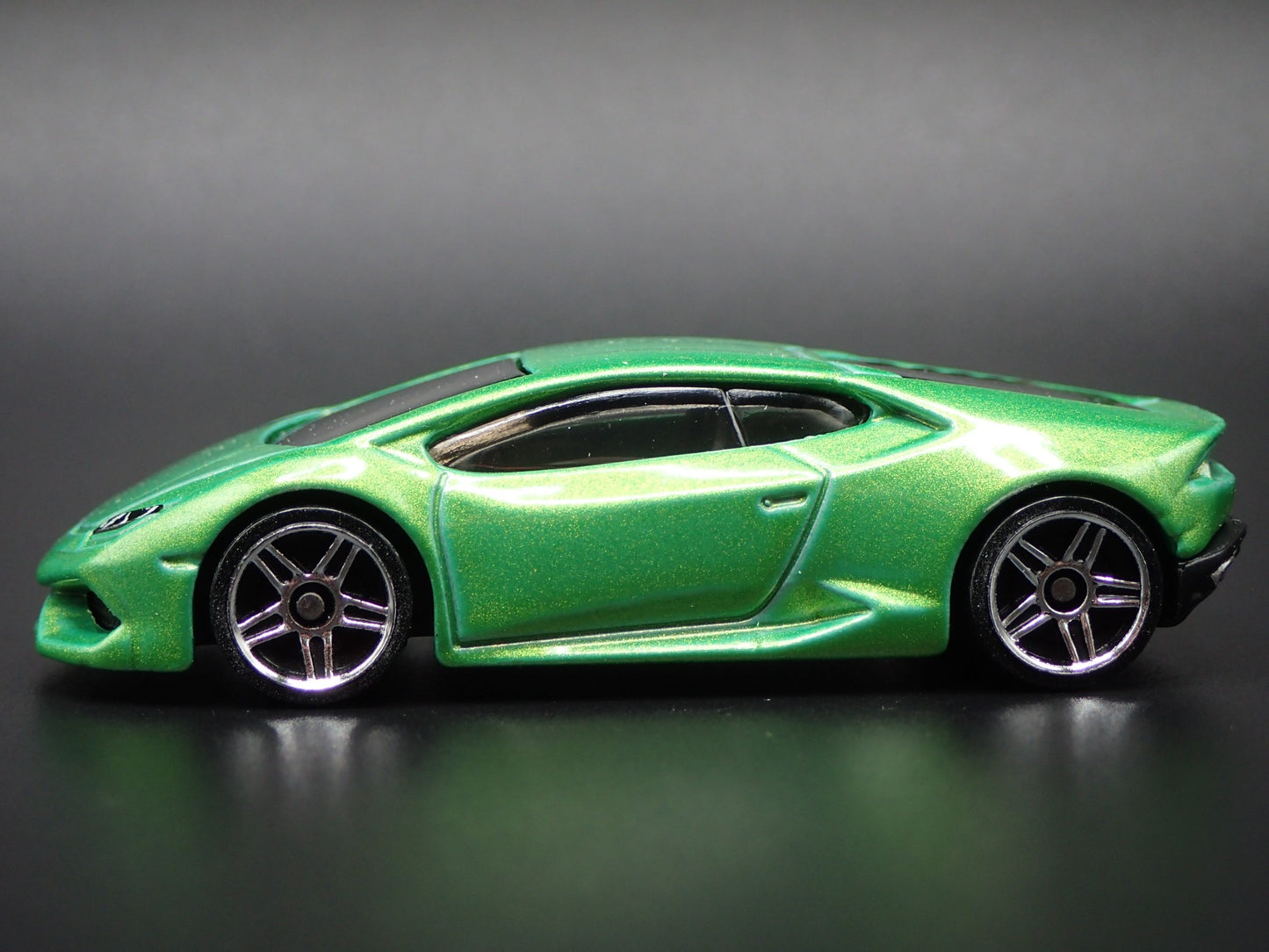 2014-2019 LAMBORGHINI HURACAN LP 610-4 SUPER CAR 1:64 SCALE DIECAST MODEL CAR