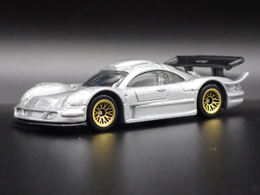 MERCEDES-BENZ CLK-LM RACE CAR 1:64 SCALE COLLECTIBLE DIORAMA DIECAST MODEL CAR