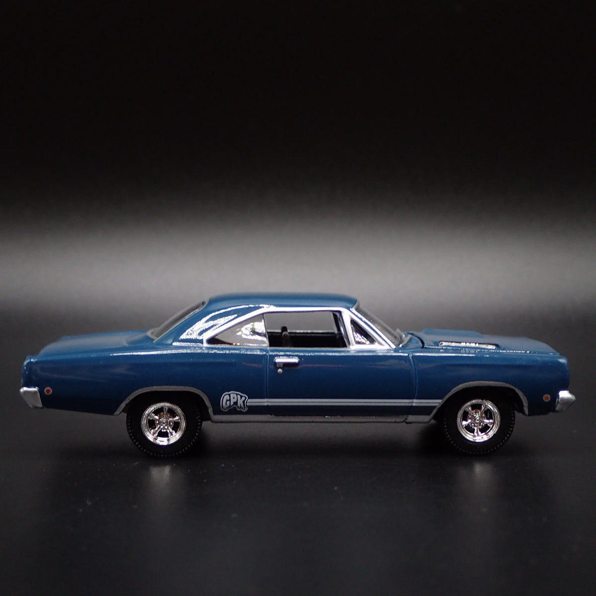 1968 68 PLYMOUTH GTX HEMI GPK 1:64 SCALE COLLECTIBLE DIORAMA DIECAST MODEL CAR-Burning Rubber Toy Company