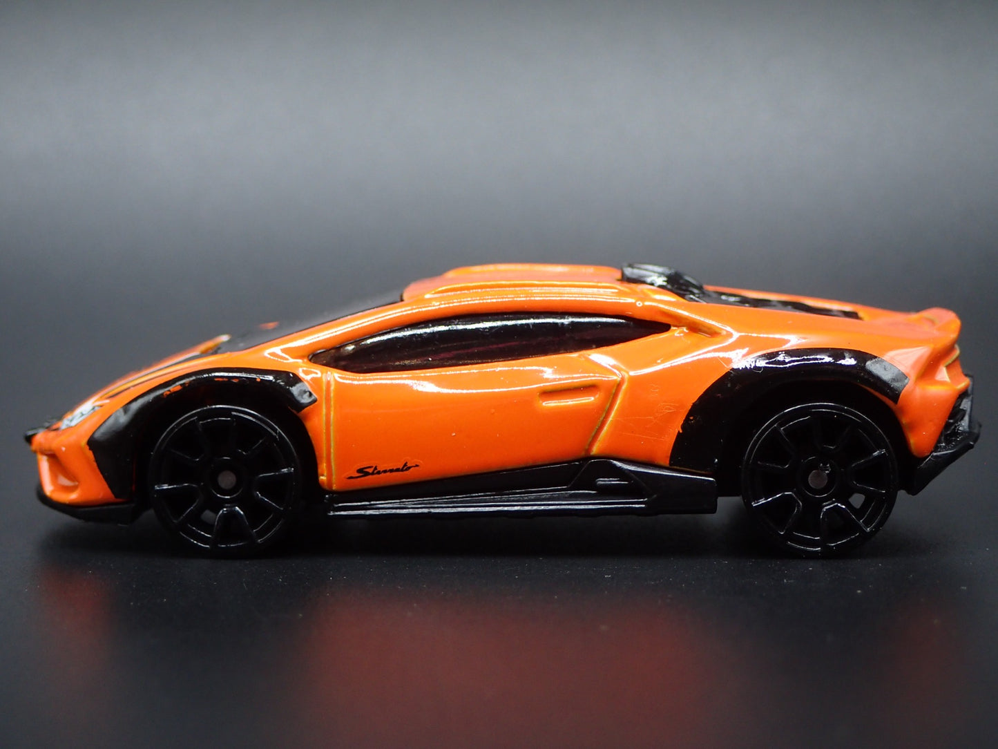 2023-2024 LAMBORGHINI HURACAN STERRATO SUPER CAR 1:64 SCALE DIECAST MODEL CAR