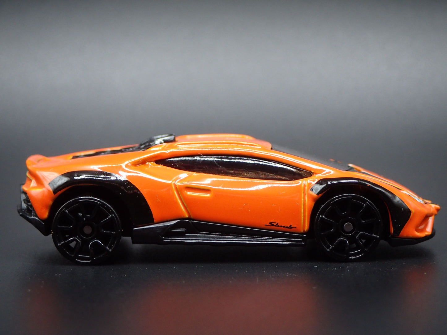 2023-2024 LAMBORGHINI HURACAN STERRATO SUPER CAR 1:64 SCALE DIECAST MODEL CAR