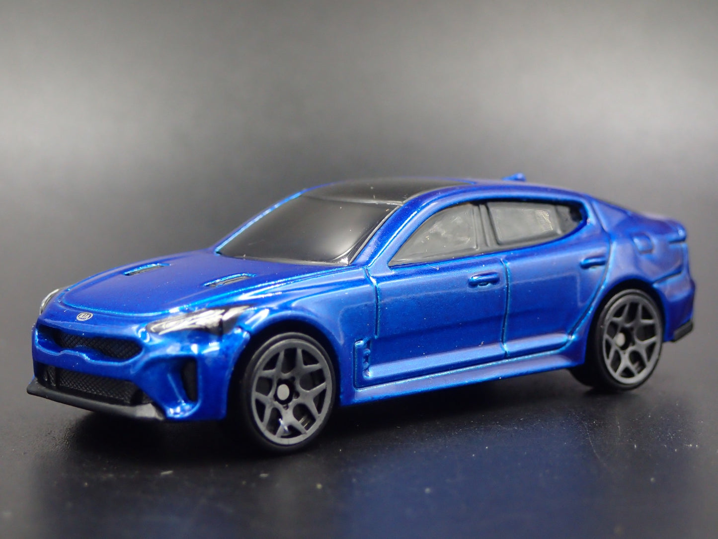 2018-2023 KIA STINGER GT BLUE 1:64 SCALE COLLECTIBLE DIORAMA DIECAST MODEL CAR