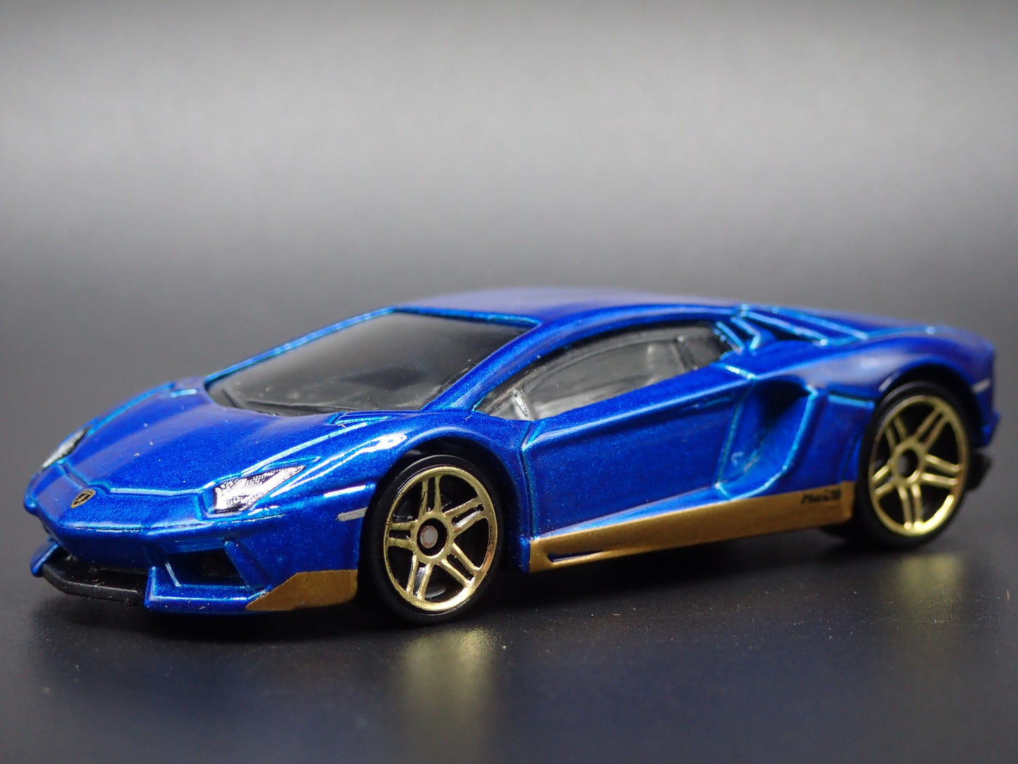 2017 17 LAMBORGHINI AVENTADOR MIURA HOMAGE SUPERCAR 1:64 SCALE DIECAST MODEL CAR