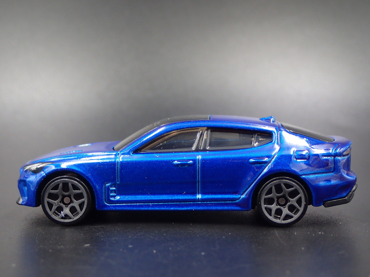 2018-2023 KIA STINGER GT BLUE 1:64 SCALE COLLECTIBLE DIORAMA DIECAST MODEL CAR